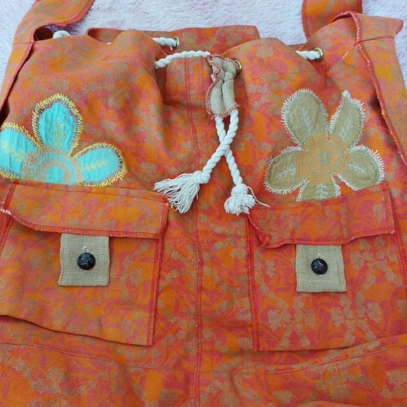 Edge Large Embroidered Bohemian Extendable Bucket Crossbody Bag - Picture 4 of 16